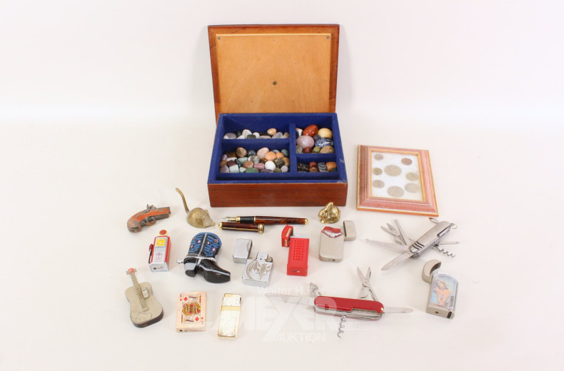 Konvolut: Feuerzeuge, Halbedelsteine, DM-Münzsatz