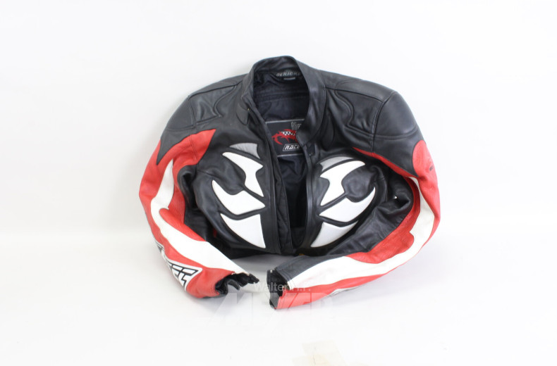 Motorrad-Bekleidung: Hose, Jacke, Handschuhe, Helm