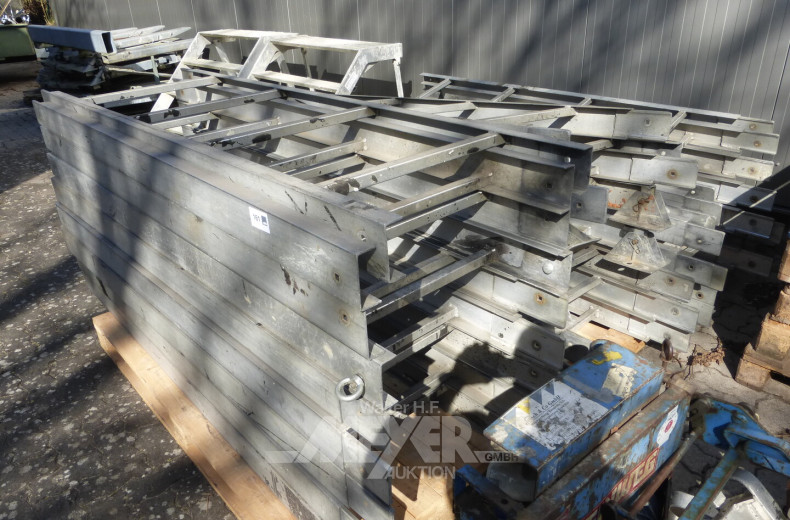 Steinweg- Schrägaufzug; Motor, Giebel Knickstück sowie 2 m. Alustützen, 24 Stck.