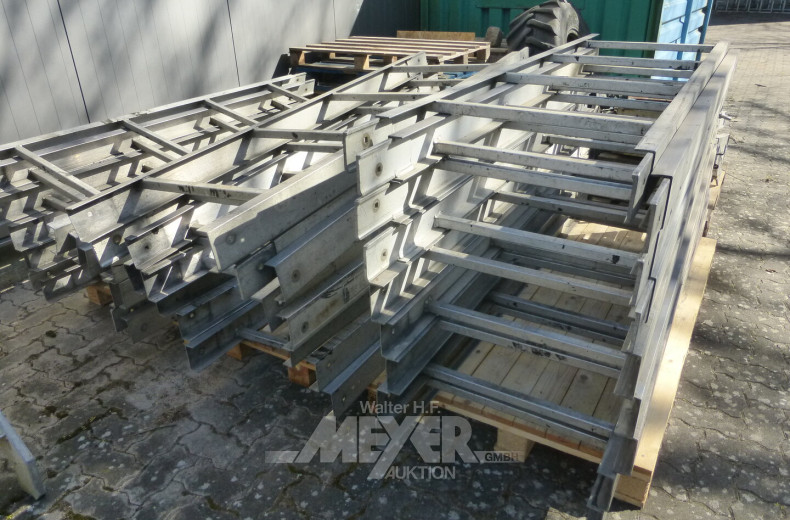 Steinweg- Schrägaufzug; Motor, Giebel Knickstück sowie 2 m. Alustützen, 24 Stck.