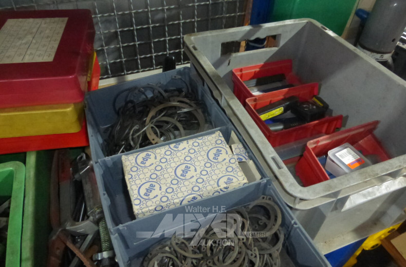 gr. Posten Werkzeug und Maschinenzubehör, Fräser, Werkzeugaufnahmen, Bohrer etc.