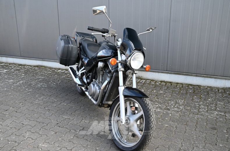 Suzuki VX800