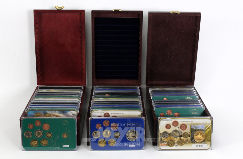 3 Kisten mit Euro-Motiv-Sätzen