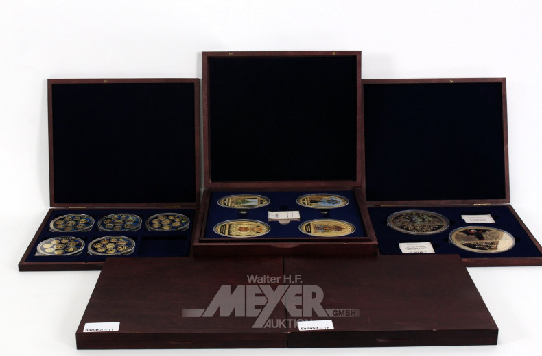 Posten Gigantenmedaillen in 5 Holzkassetten