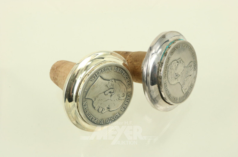 Paar Weinverschlüsse aus Kork mit Silberkopf