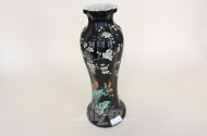 Chinesische Vase mit Holzsockel