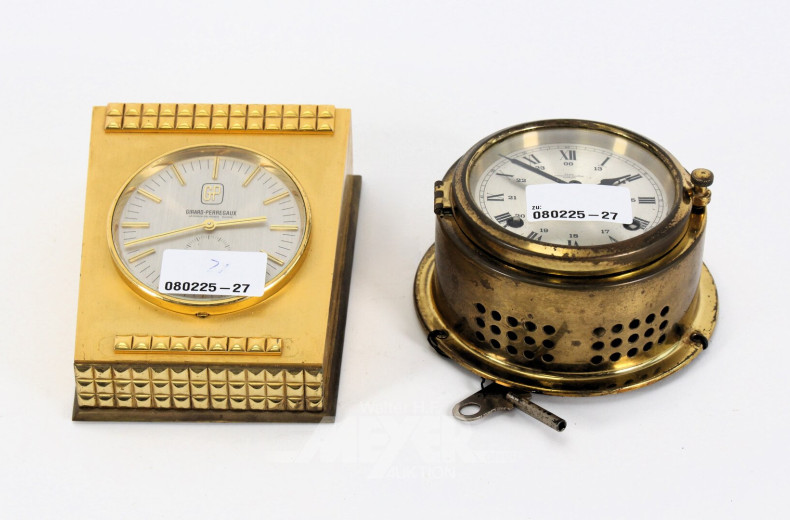 Glasenuhr und Tischuhr