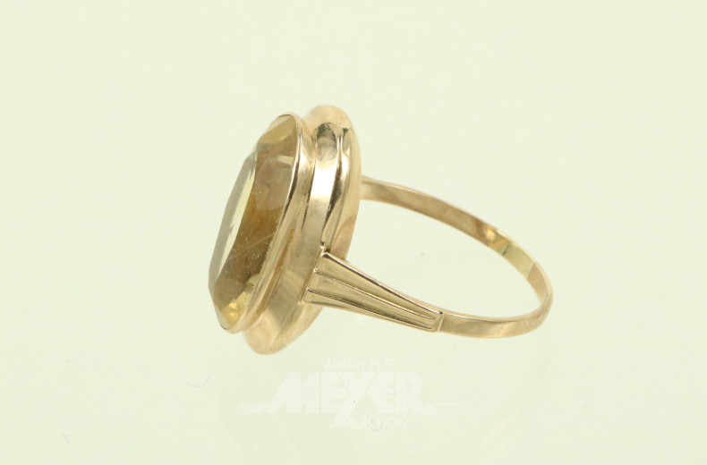Ring, beetzt mit 1 gelben Citrin, oval facettiert