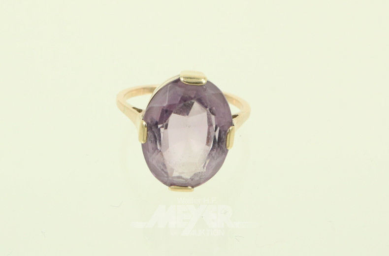 Ring, besetzt mit 1 Amethyst, oval facettiert,