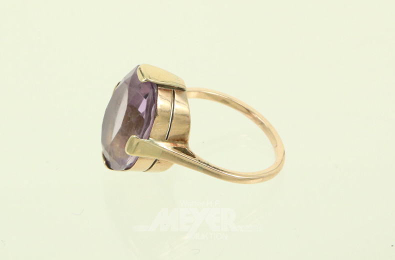 Ring, besetzt mit 1 Amethyst, oval facettiert,