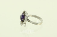 Ring, besetzt mit 1 Amethyst im Brillantschliff