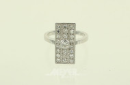 Ring im Art Déco-Stil, besetzt mit 23 kl. Brillanten,