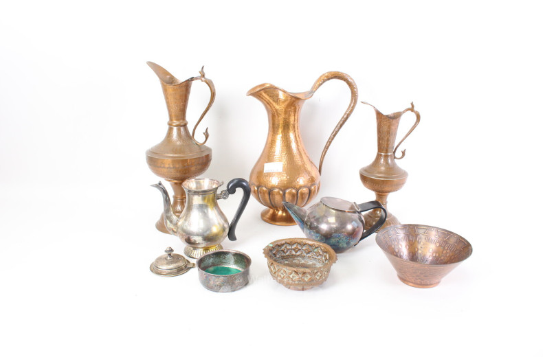 Konvolut orientalische Kannen und Schalen