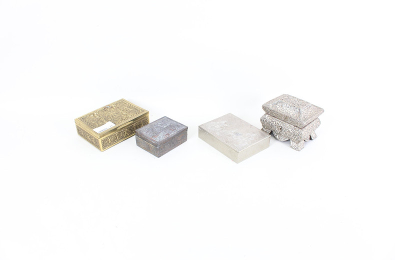 4 Schmuckschatullen mit dekorativen Metallbeschlägen