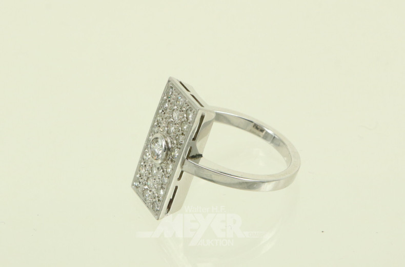 Ring im Art Déco-Stil, besetzt mit 23 kl. Brillanten,