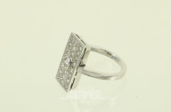 Ring im Art Déco-Stil, besetzt mit 23 kl. Brillanten,