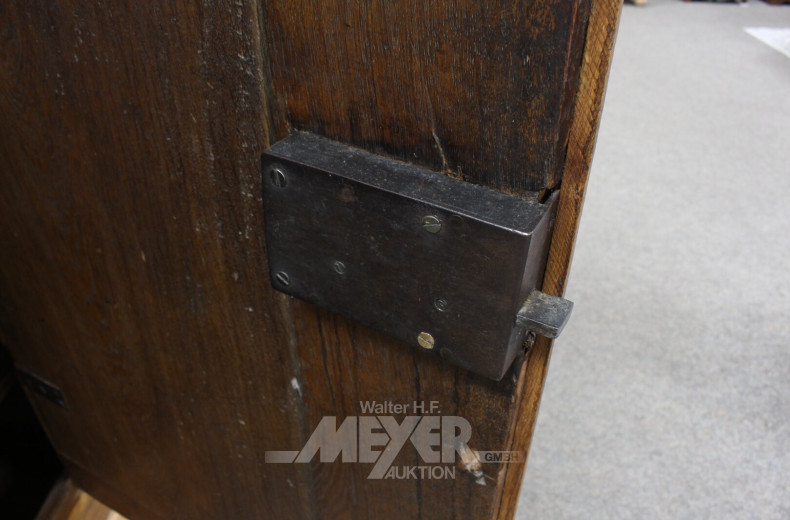 alter Vorratsschrank