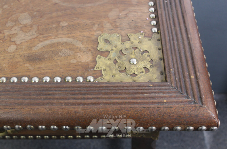 Konsole und Hochzeitstruhe im orientalischen Stil