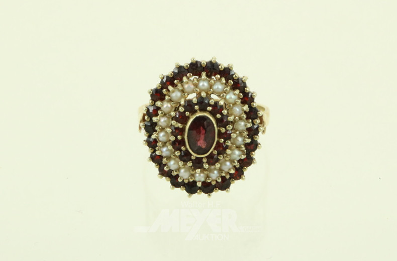 Alter Damenring mit Granaten und Perlen