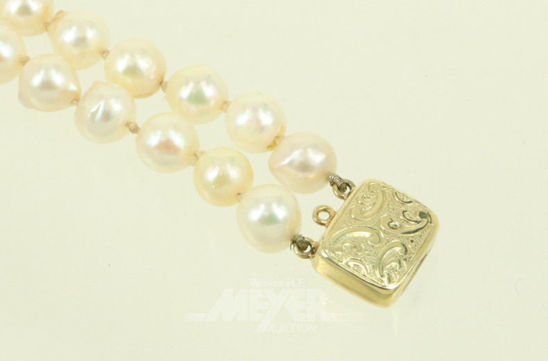 doppelreihiges Perlenarmband mit schmucker Goldschließe