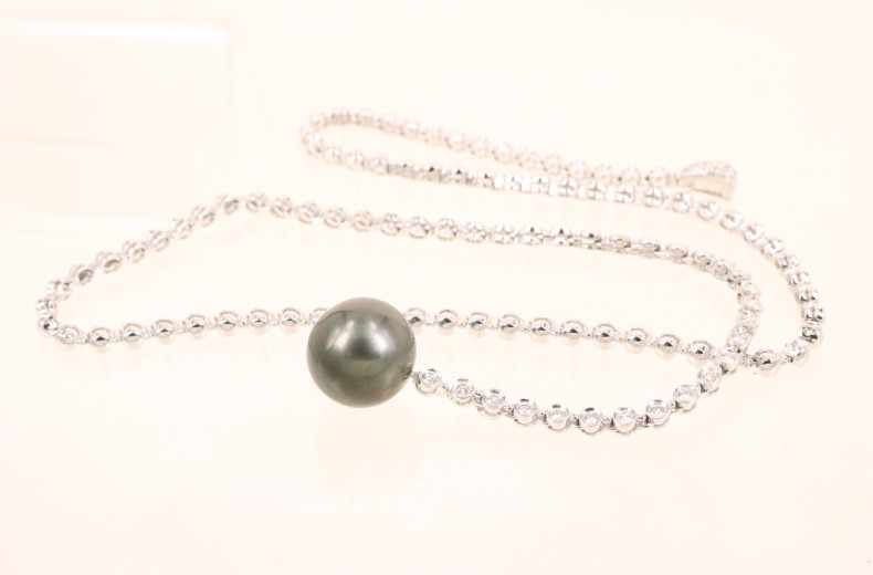 Collier, in Form einer Ypsilonkette