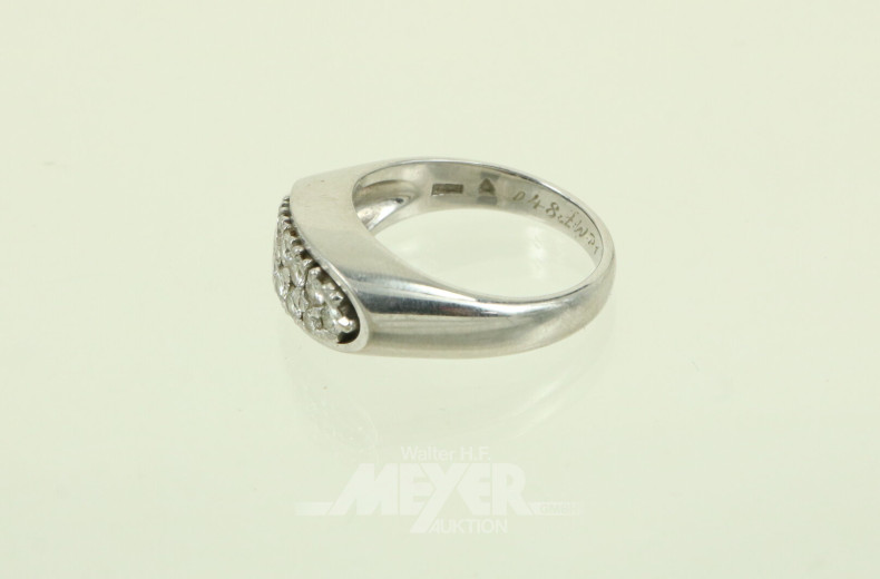 Ring mit 12 kl. Brillanten von ca. 0,48 ct.
