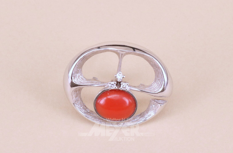 Brosche mit rotem Korallen-Cabochon und 3 kl. Brillanten