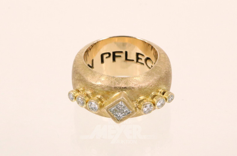 Damenring in breiter Bandringform