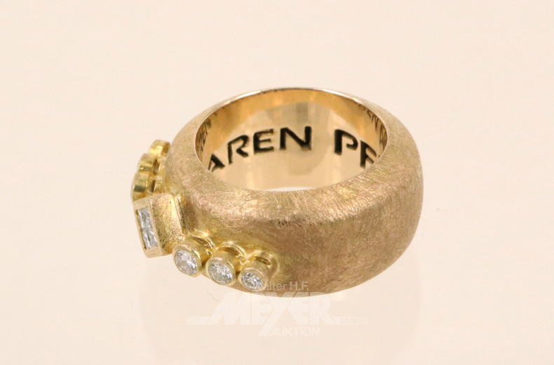 Damenring in breiter Bandringform