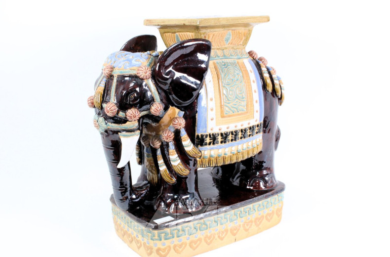 Blumentisch "Elefantenfigur"