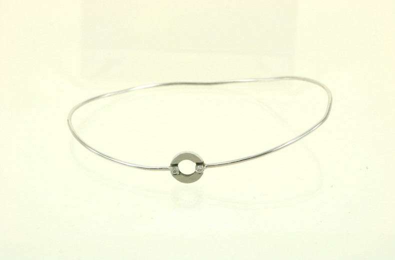 Zierlicher Armreif mit 2 kl. Brillanten