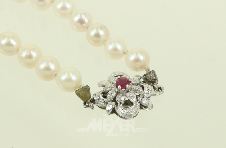 lange Zuchtperlenkette mit Schließe