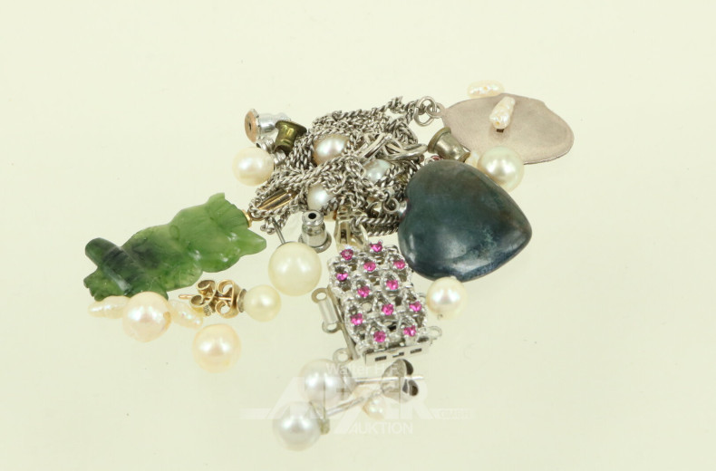 Posten Silberkettchen, Anhänger, lose Perlen sowie WG-Schließe