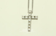 Kette mit Kreuzanhänger und 11 kl. Brillanten von insgesamt 0.4ct