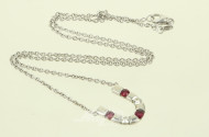 Halskette mit Hufeisenanhänger  und 3 Rubinen sowie 2 kl. Brillanten in 950er Platin
