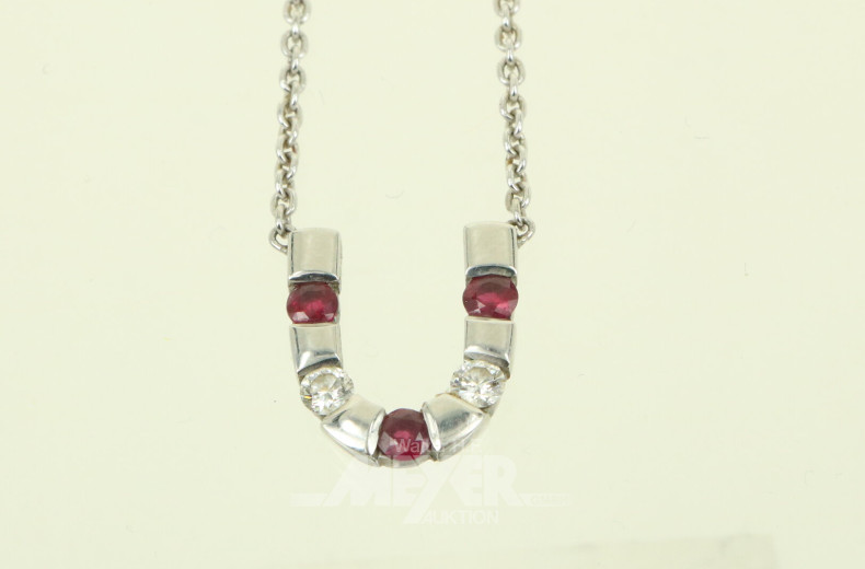 Halskette mit Hufeisenanhänger  und 3 Rubinen sowie 2 kl. Brillanten in 950er Platin