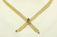 Stilvolles Collier, Flechtmuster mit 8 kl. Rubinen