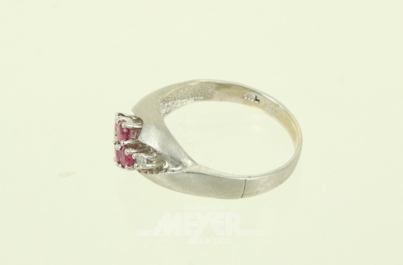 Ring mit 4 Rubinen und 2 kl. Brillanten im matten Finish