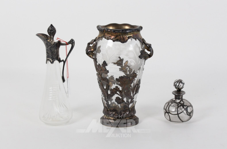 Konvolut: Vase mit Metallaplikationen, kl. Likörkaraffe,