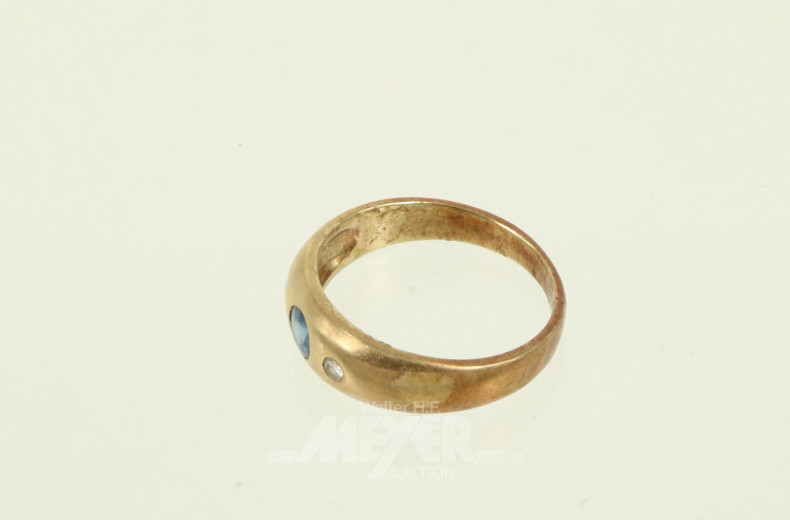 Ring mit blauem Farbstein und 2 kl. Diamantimitationen