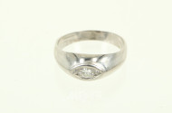 Ring mit Diamantimitation