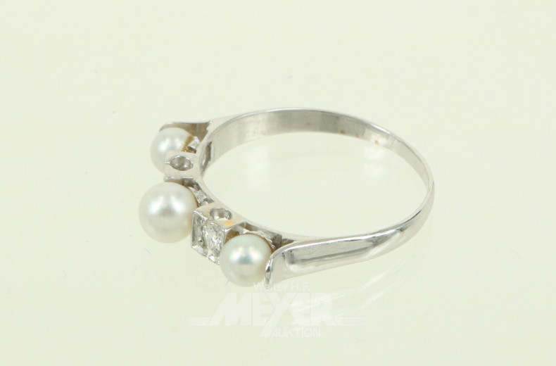 Damenring mit 3 Perlen und 2 Brillanten