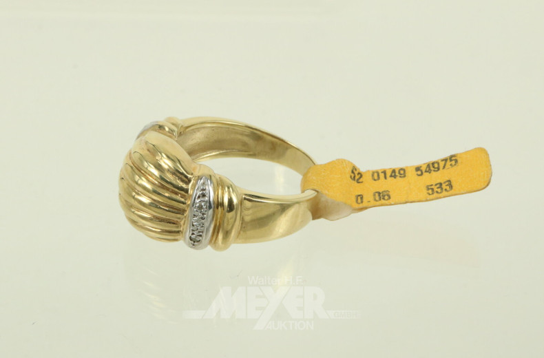 Breiter Ring mit kl. Brillanten von 0.06ct