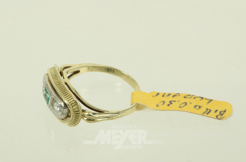 Ring im Art Déco-Stil mit 2 Brillanten und 1 kl. Smaragd