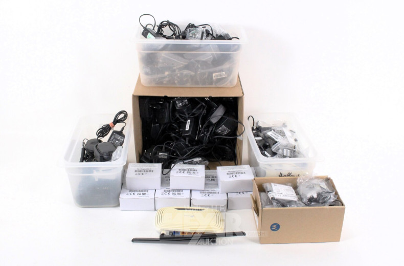 Posten Freisprech-Funkgeräte (Profi-Head-Sets) u. umfangreiches Zubehör bestehend aus: