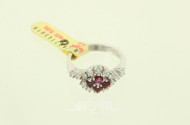 Ring mit 4 Rubinen und 14 kl. Brillanten von ca. 0.4ct