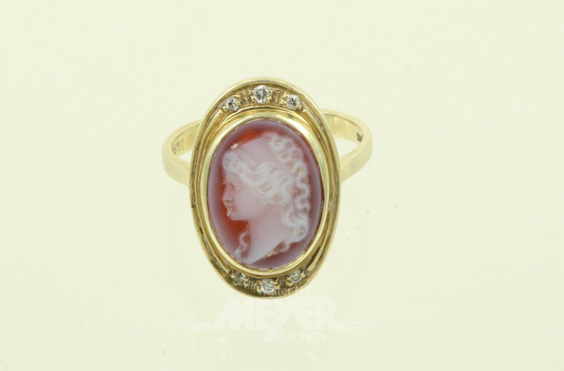 Ring mit Gemme und 6 kl. Brillanten von 0.07ct (W-SI)