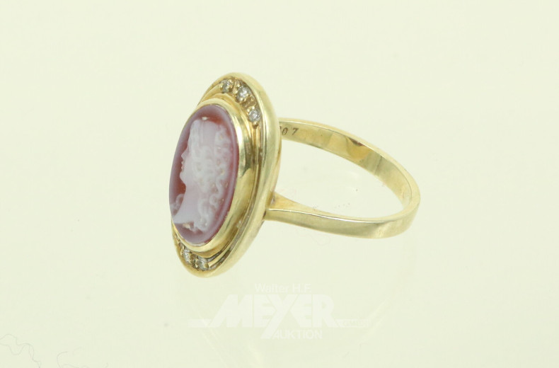 Ring mit Gemme und 6 kl. Brillanten von 0.07ct (W-SI)