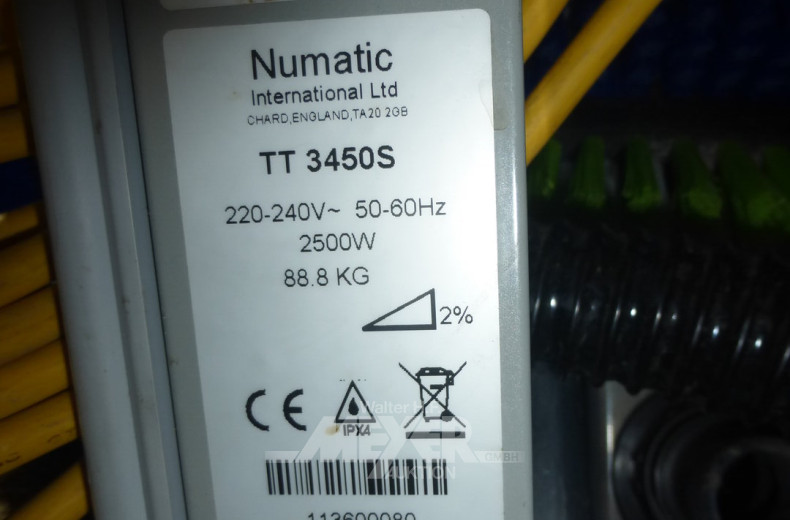 Scheuer-Bodensaugmaschine