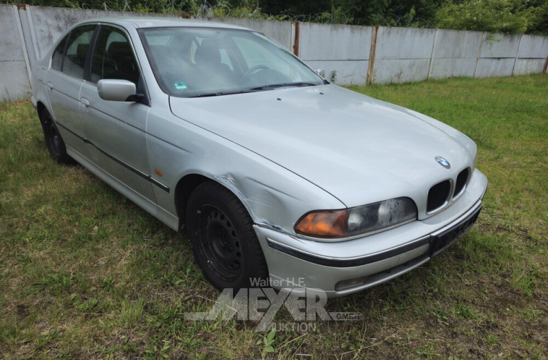 BMW 523i E39, silber, Limousine